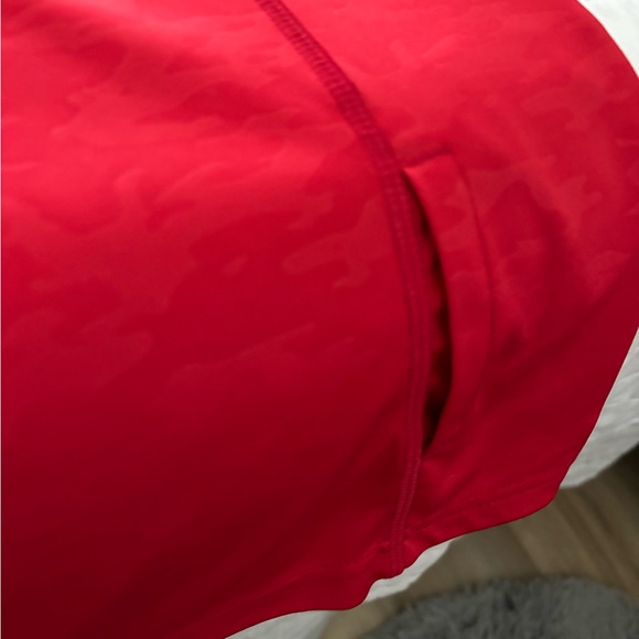 Men’s Reebok 2XL moisture wicking tshirt with hidden pocket on bottom (see pics) - Picture 2 of 3